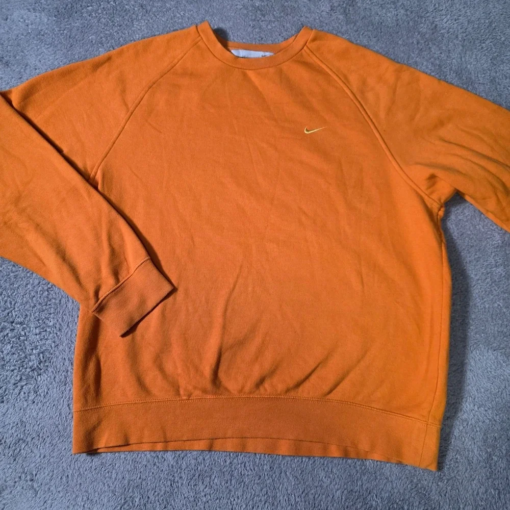 Nike Mens L Sweatshirt Orange Raglan Crewneck Embroidered Mini Swoosh Fleece